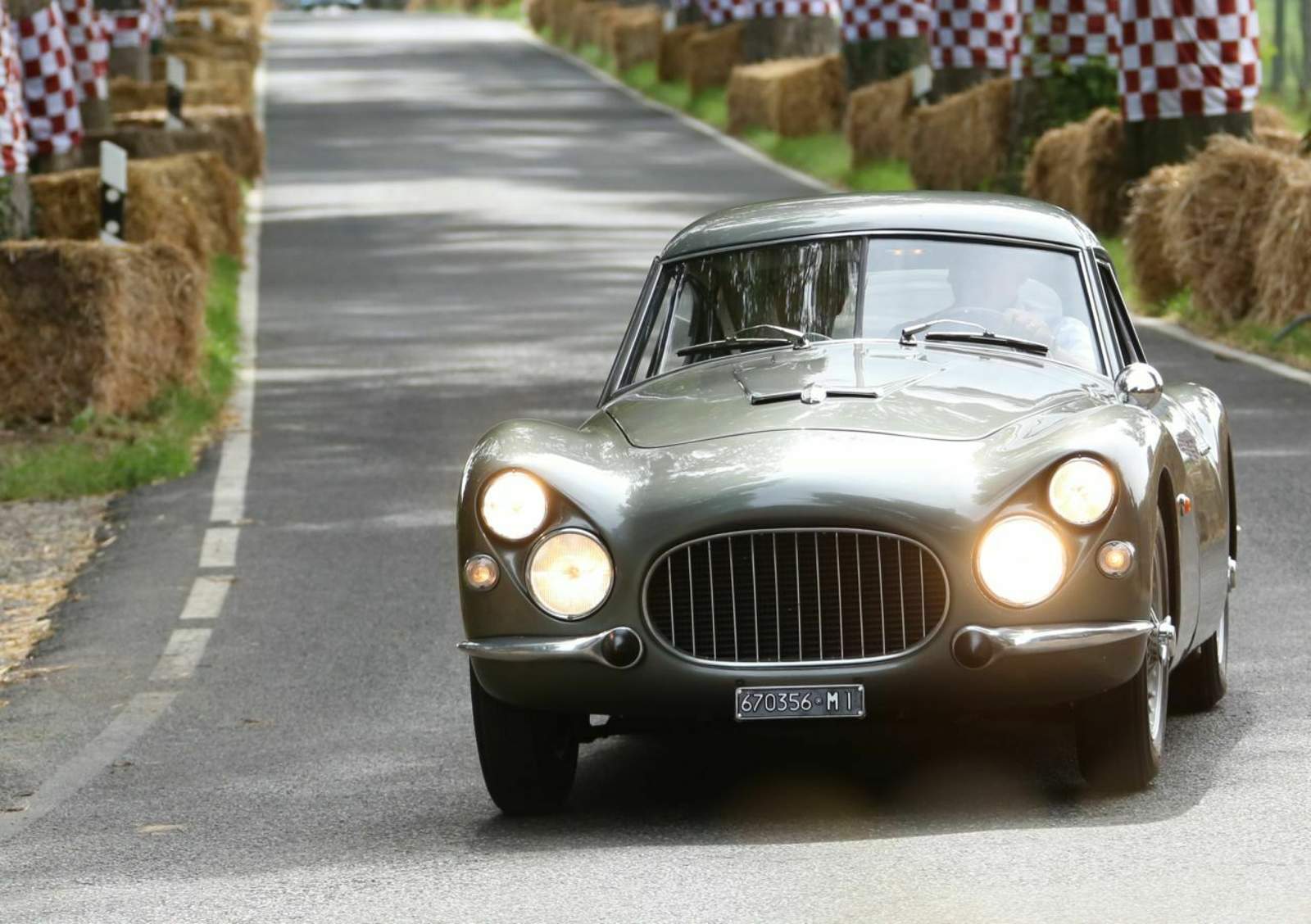 Auf der Straße blieb der Fiat 8V eine Rarität. Halb so schlimm für Fiat