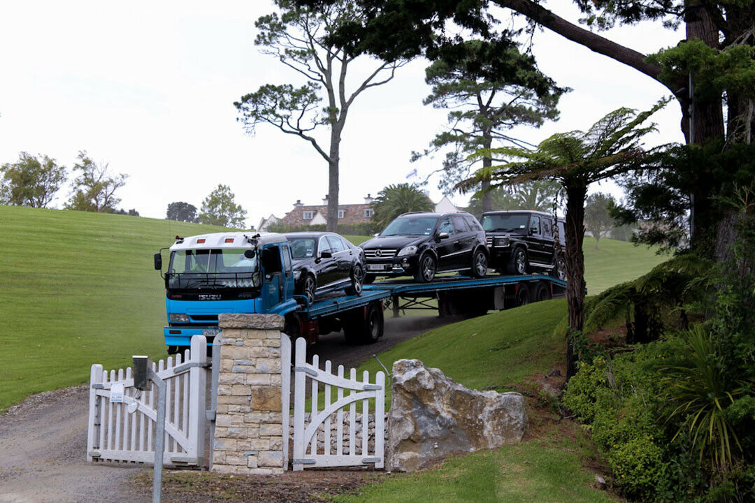 Nach einer Razzia im Januar 2012 wurden Dotcoms Autos beschlagnahmt, unter anderem diverse AMG-Modelle, wie der Mercedes ML 63 AMG