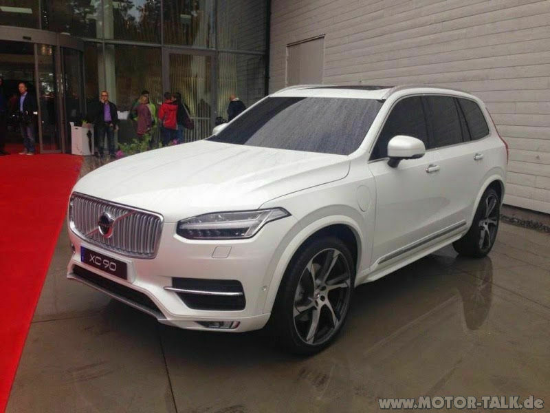 Der XC90 legt sein Tarnkleid ab...