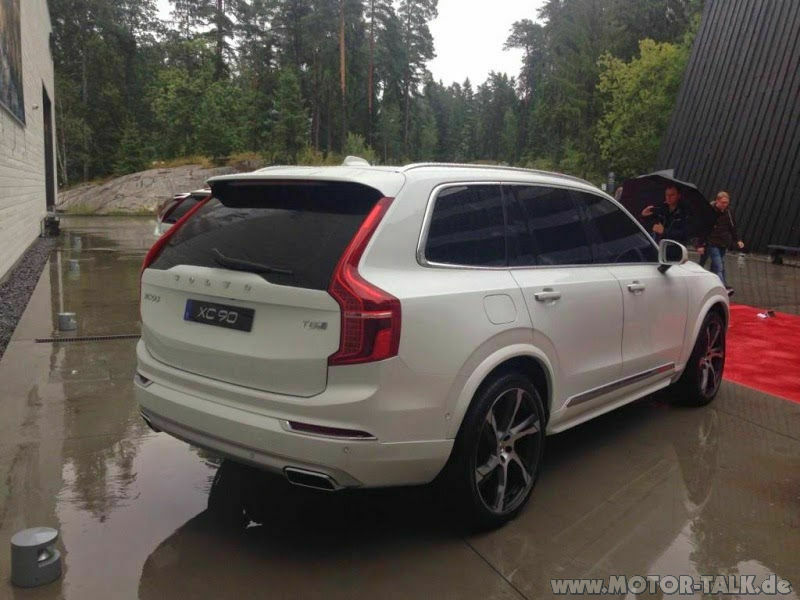 Der XC90 legt sein Tarnkleid ab...