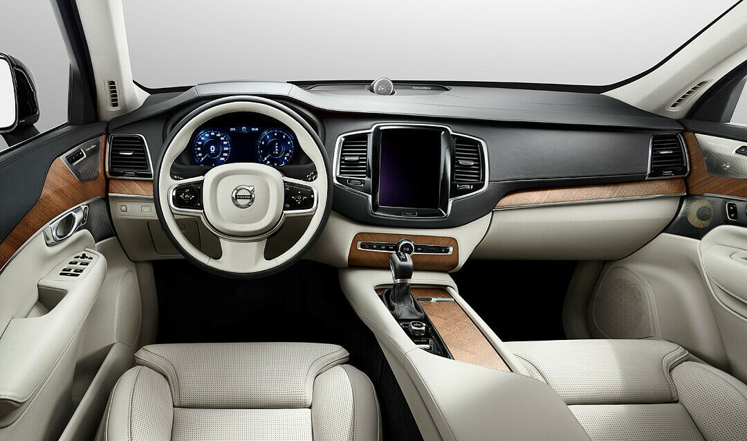 Das Cockpit des XC90 ist sehr modern, mit einem riesigen Display in der Mitte