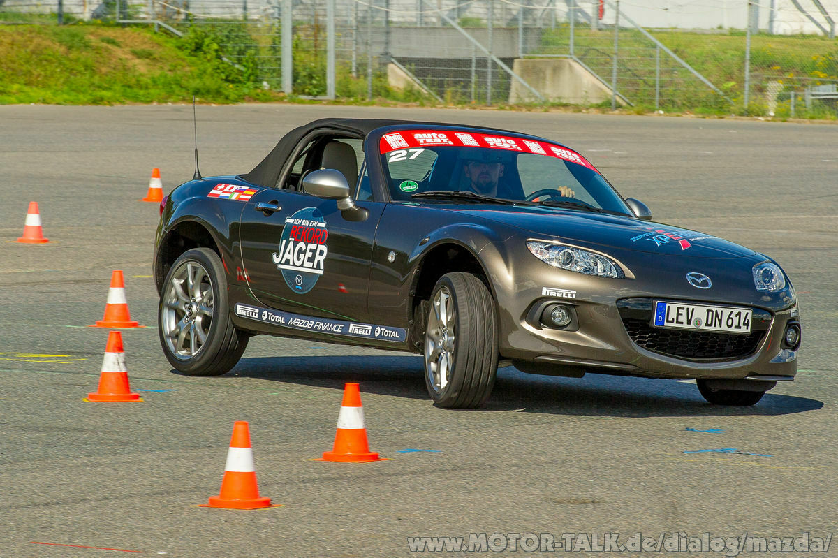 Der Slalomparcours wird ausschließlich mit MX-5 gefahren