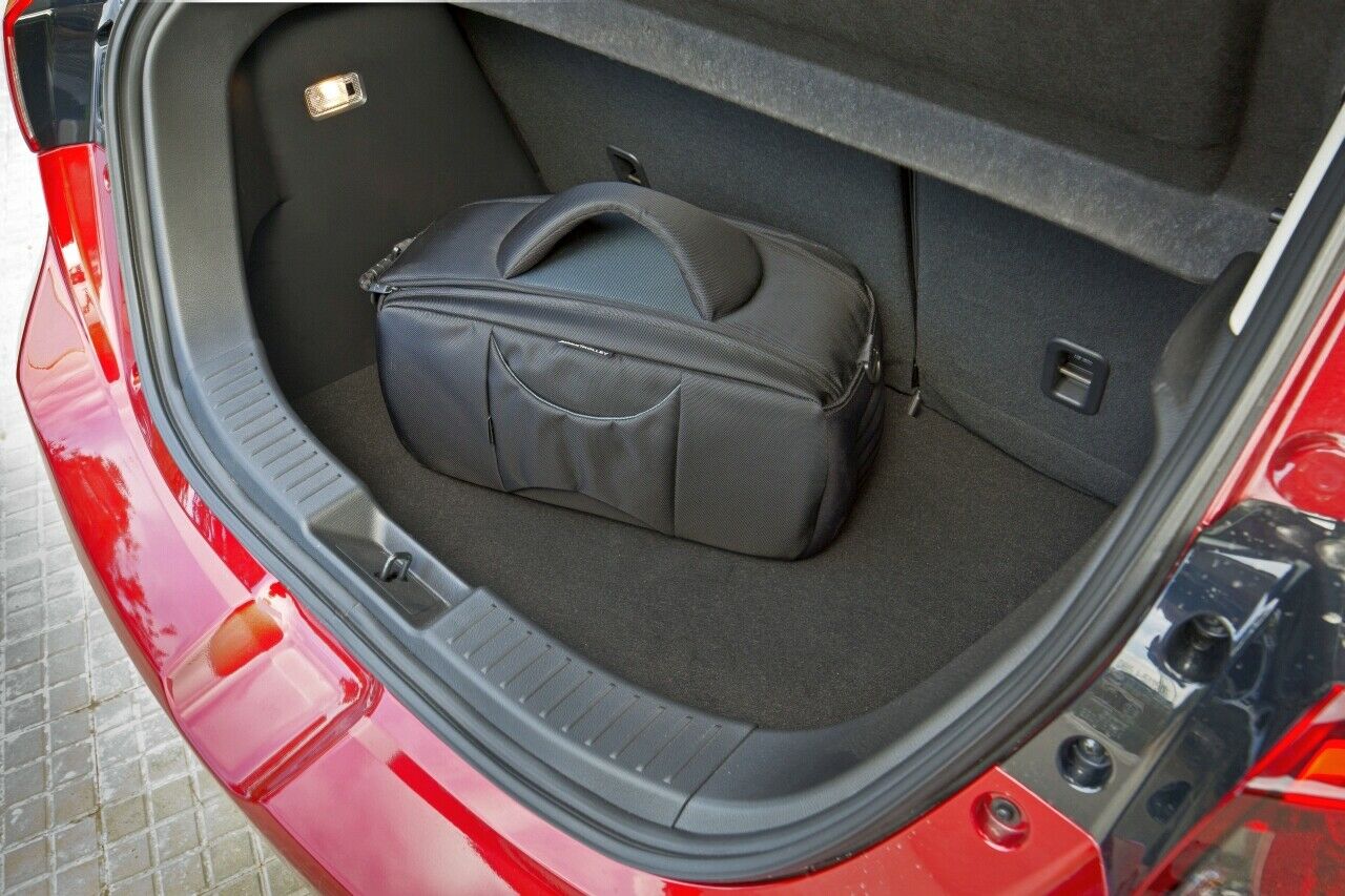 Der Kofferraum fasst klassenübliche 280 Liter