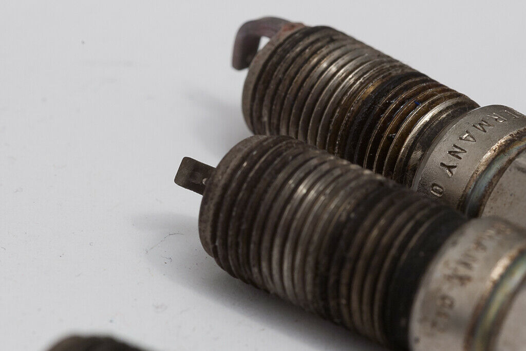 Bosch-Platin-Zündkerzen nach 60.000 km LPG | Unterschiede zwischen den Zylindern | Makrobilder