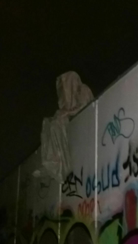 Der Schrottplatz - Spiegelsymmetrisch des Showrooms