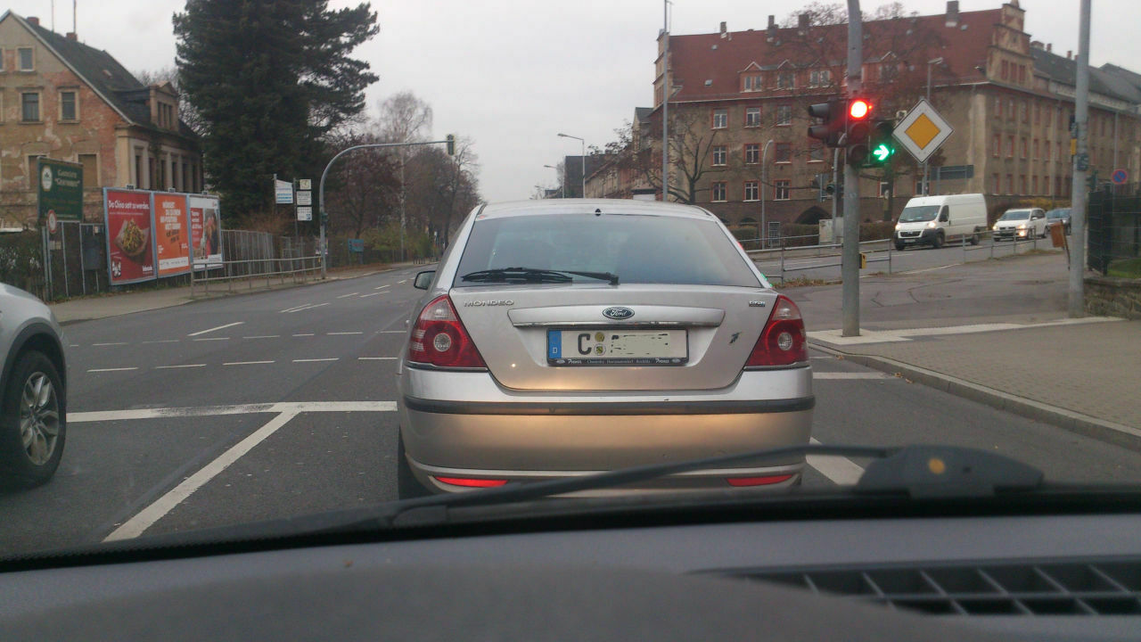 Der Schrottplatz - Spiegelsymmetrisch des Showrooms