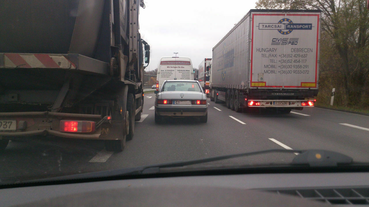 Der Schrottplatz - Spiegelsymmetrisch des Showrooms