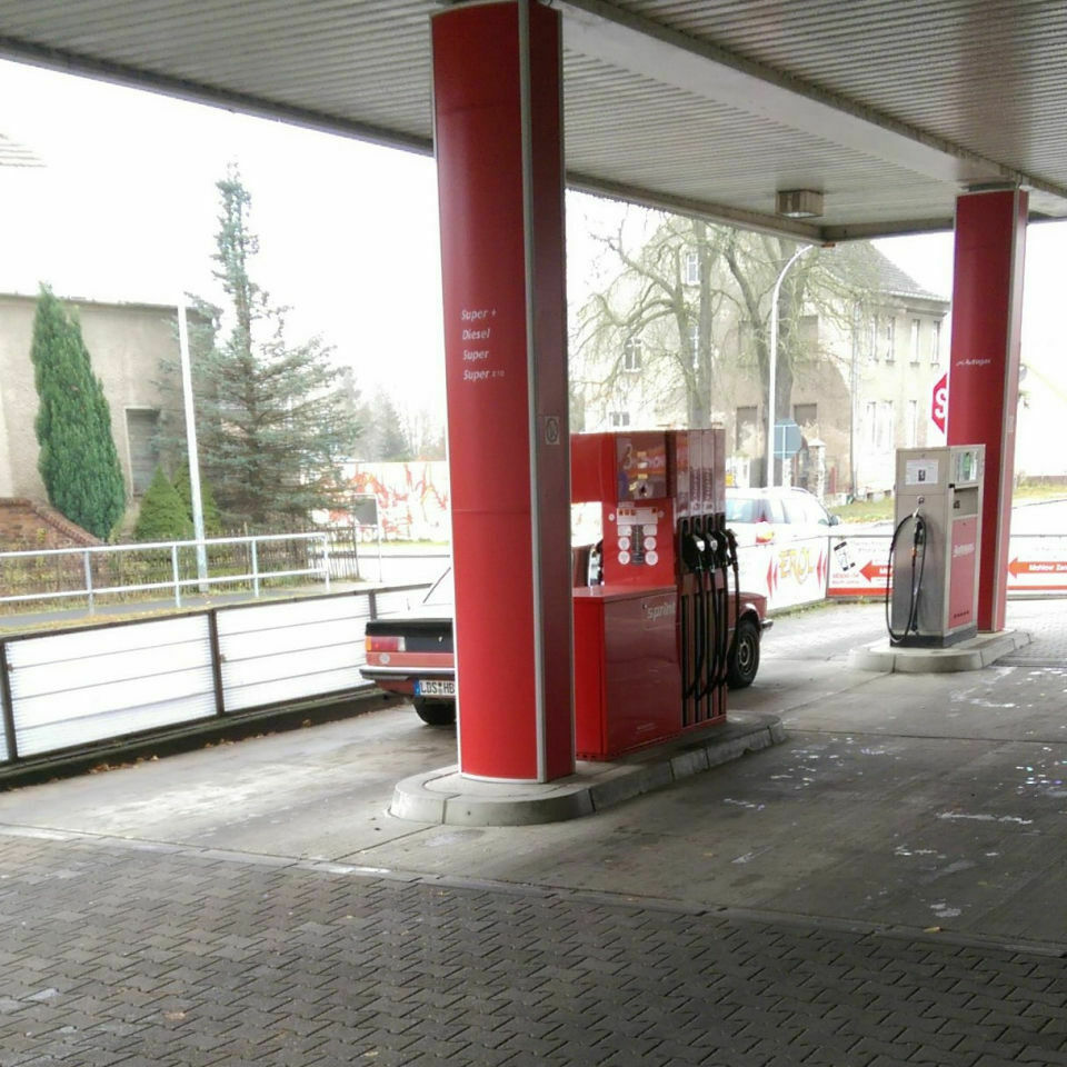 Der Schrottplatz - Spiegelsymmetrisch des Showrooms