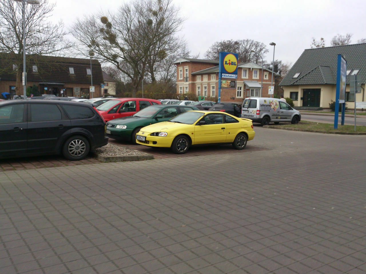 Der Schrottplatz - Spiegelsymmetrisch des Showrooms