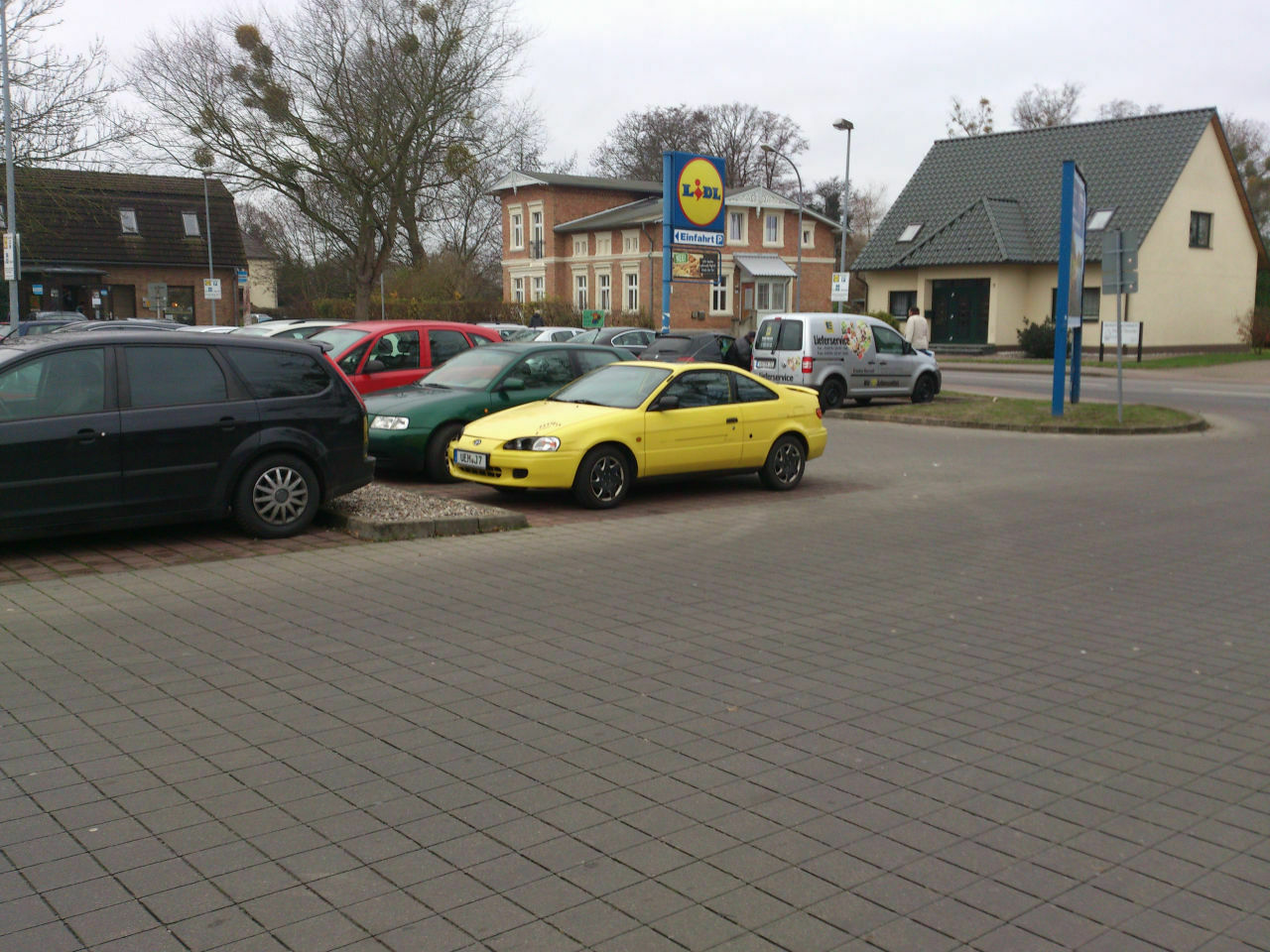 Der Schrottplatz - Spiegelsymmetrisch des Showrooms