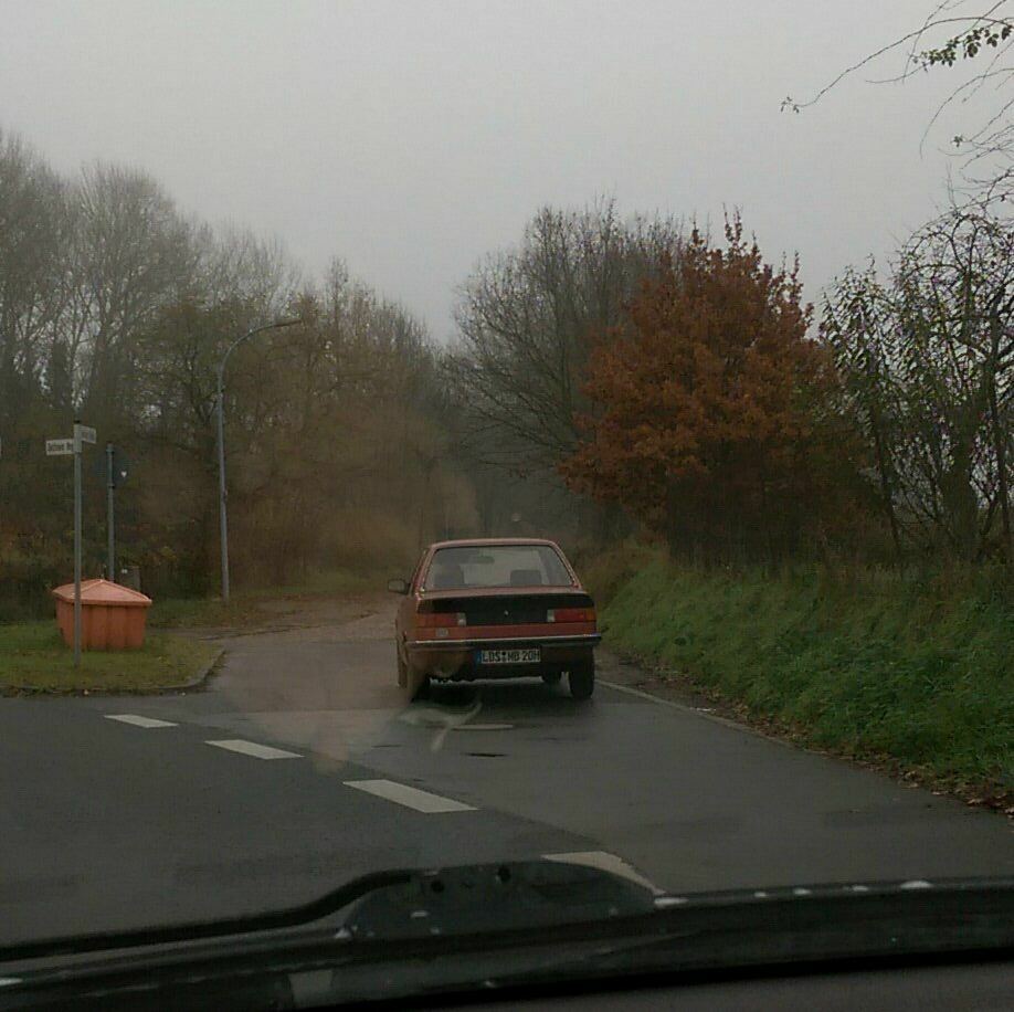 Der Schrottplatz - Spiegelsymmetrisch des Showrooms