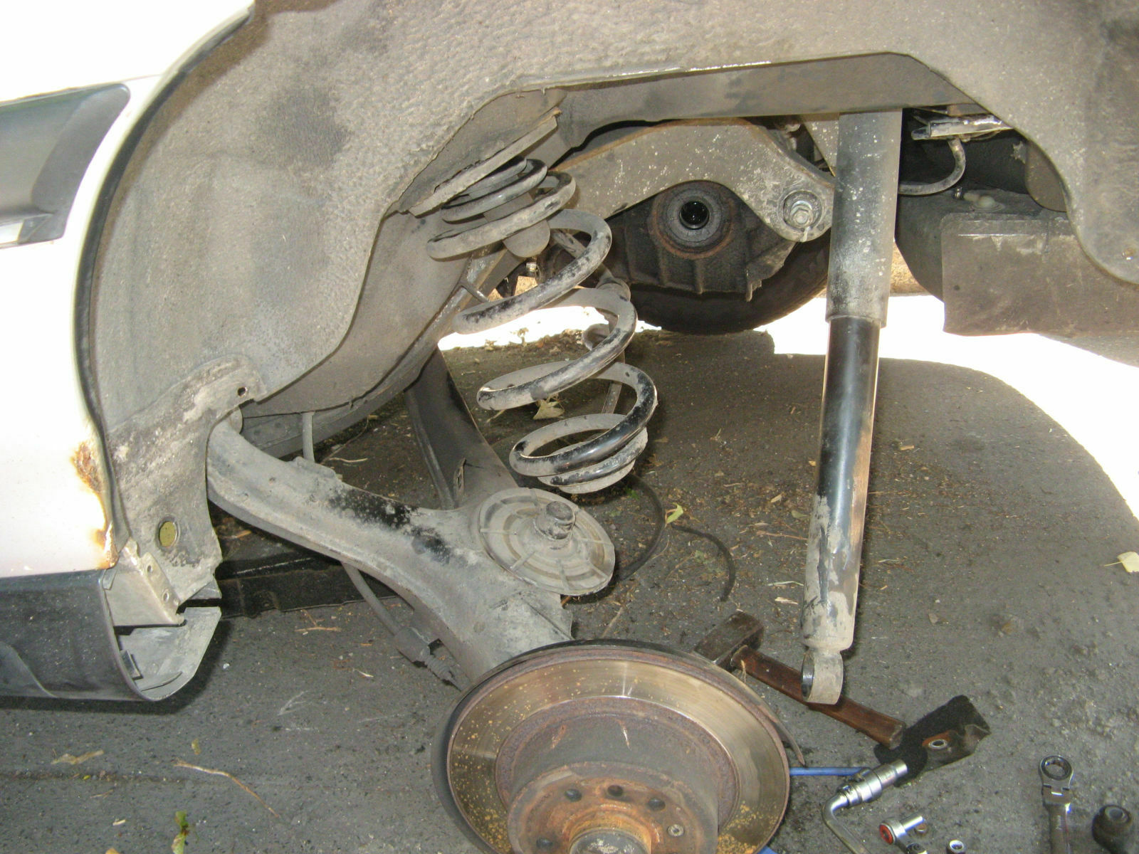 Suche preiswert verstärkte Federn bzw.Federbeine Vorne