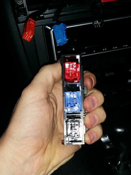 Der B5 in neuem Licht: Schalter und Getränkehalter