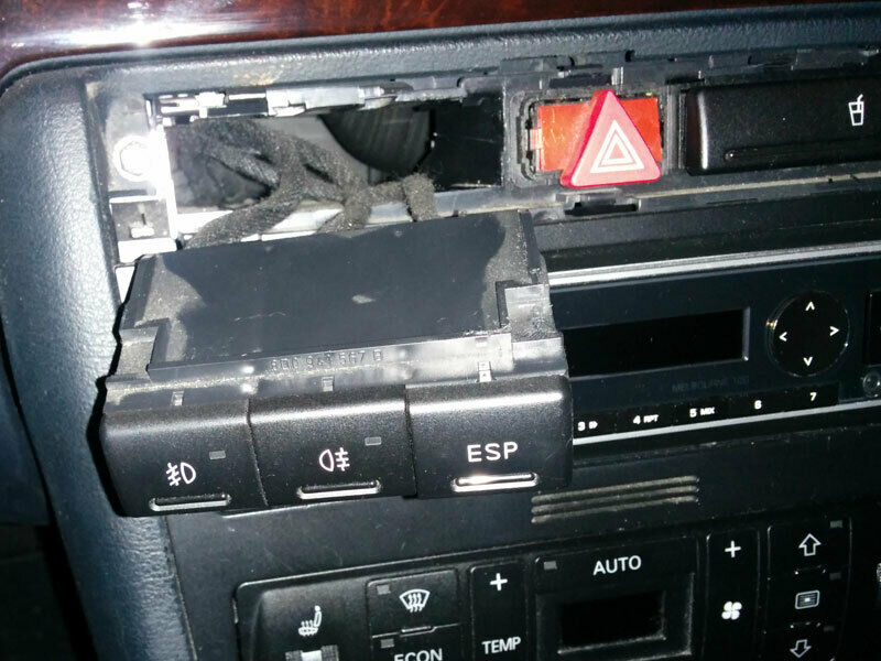 Der B5 in neuem Licht: Schalter und Getränkehalter