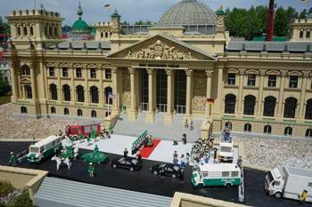 800px-legoland-guenzburg-berlin-obama-besuch1