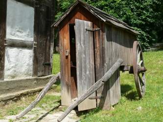 Erstes-dixi-klo-b5b50d22-51df-42b4-a4af-f42dead3f357