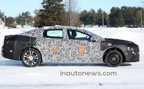 2017-buick-lacrosse-spy-photo