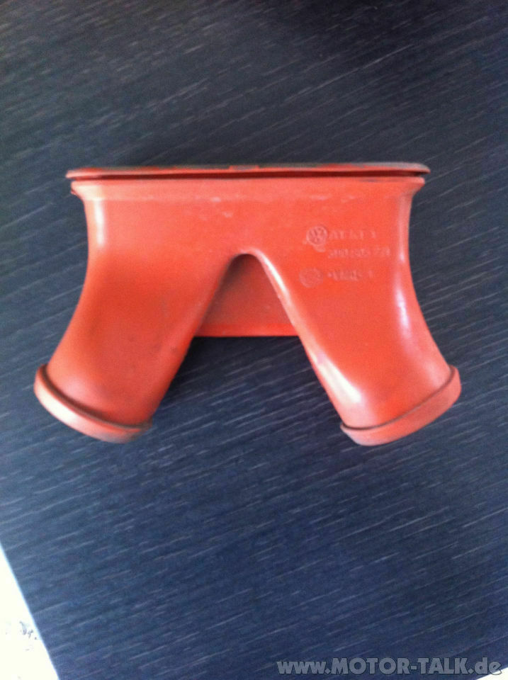 Rotes Gummiteil abgefallen