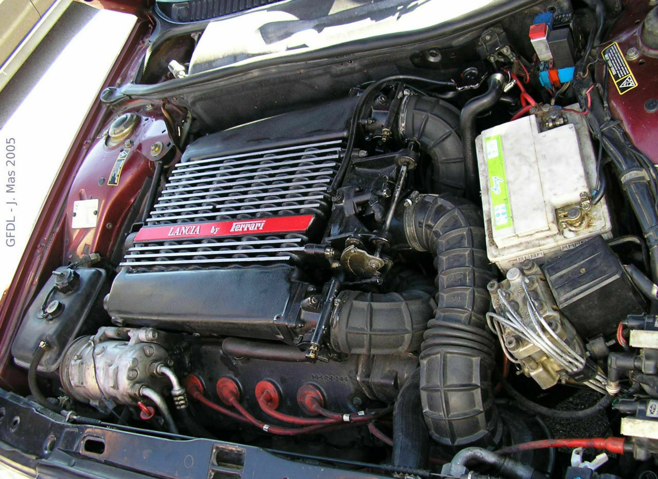 lancia-thema-8-32-engine
