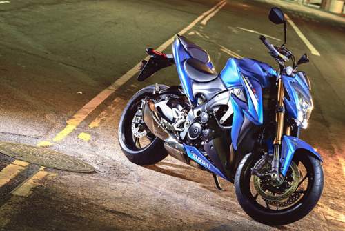 Die lang erwartete nackte Suzuki GSX-S 1000 geht 2015 endlich mit dem Motor des legend&auml;ren K7-Supersportlers GSX-R an den Start