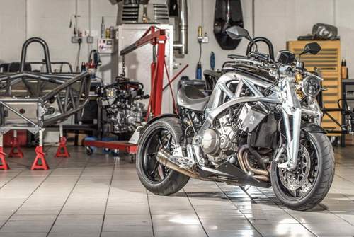 Die Ariel Ace entsteht zusammen mit dem vierr&auml;drigen Geschoss Ariel Atom in der s&uuml;denglischen Region Somerset