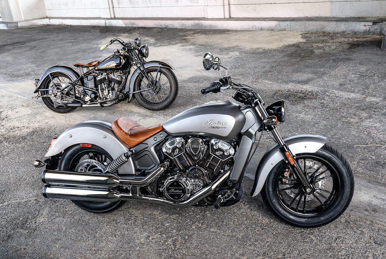 Die neue Indian Scout 2015 vor ihrem historischen Vorbild