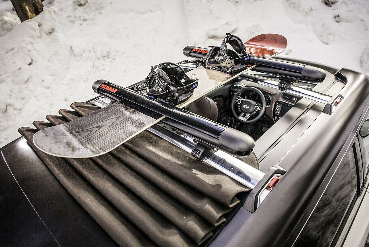 Das große Schiebedach soll laut Kia den Schwerpunkt des Fahrzeugs verbessern. Mehr zählt wohl der Frischluft-Effekt