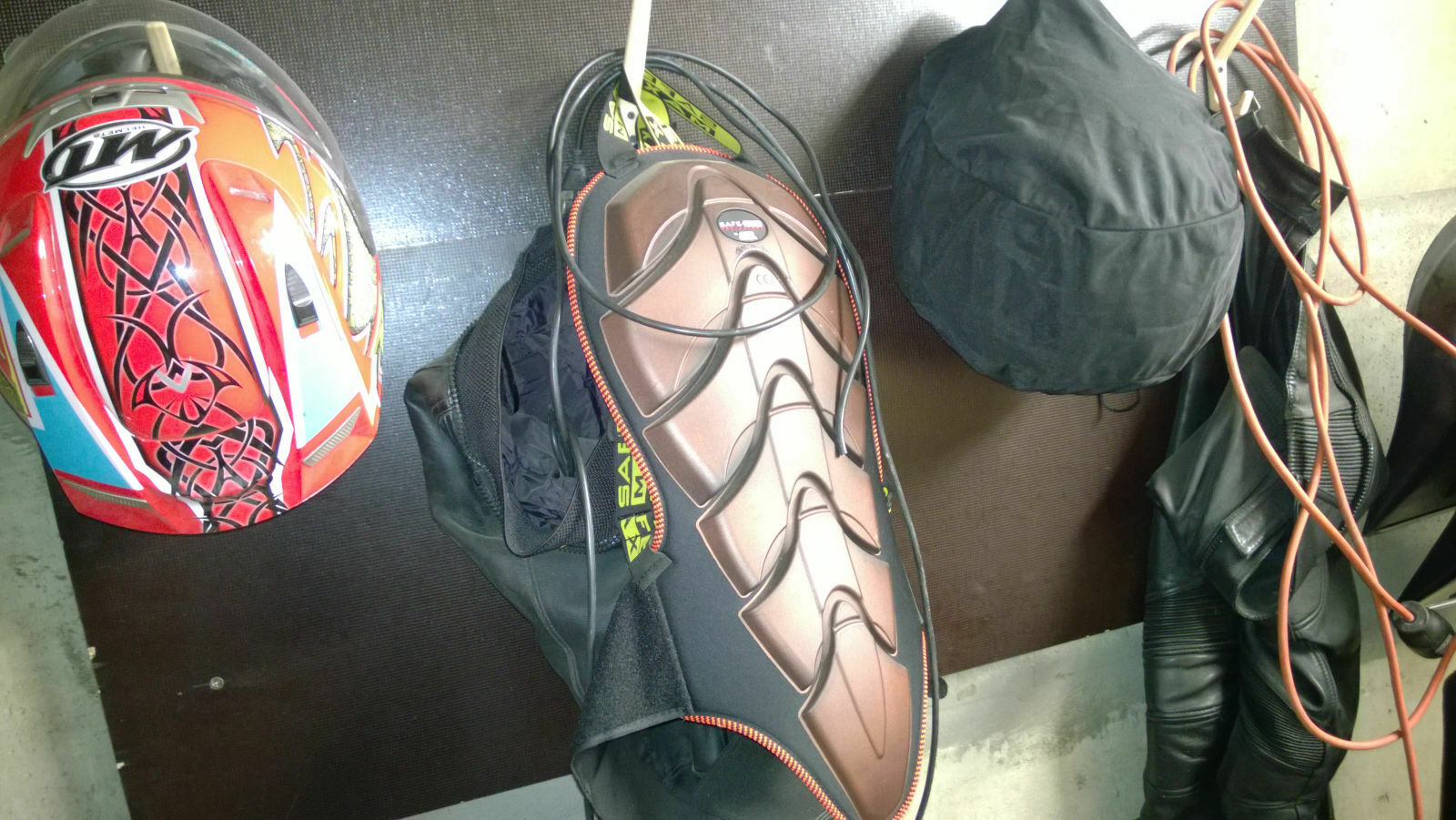 Brauche dringend Hilfe bei Rückenprotektoren in der Jacke