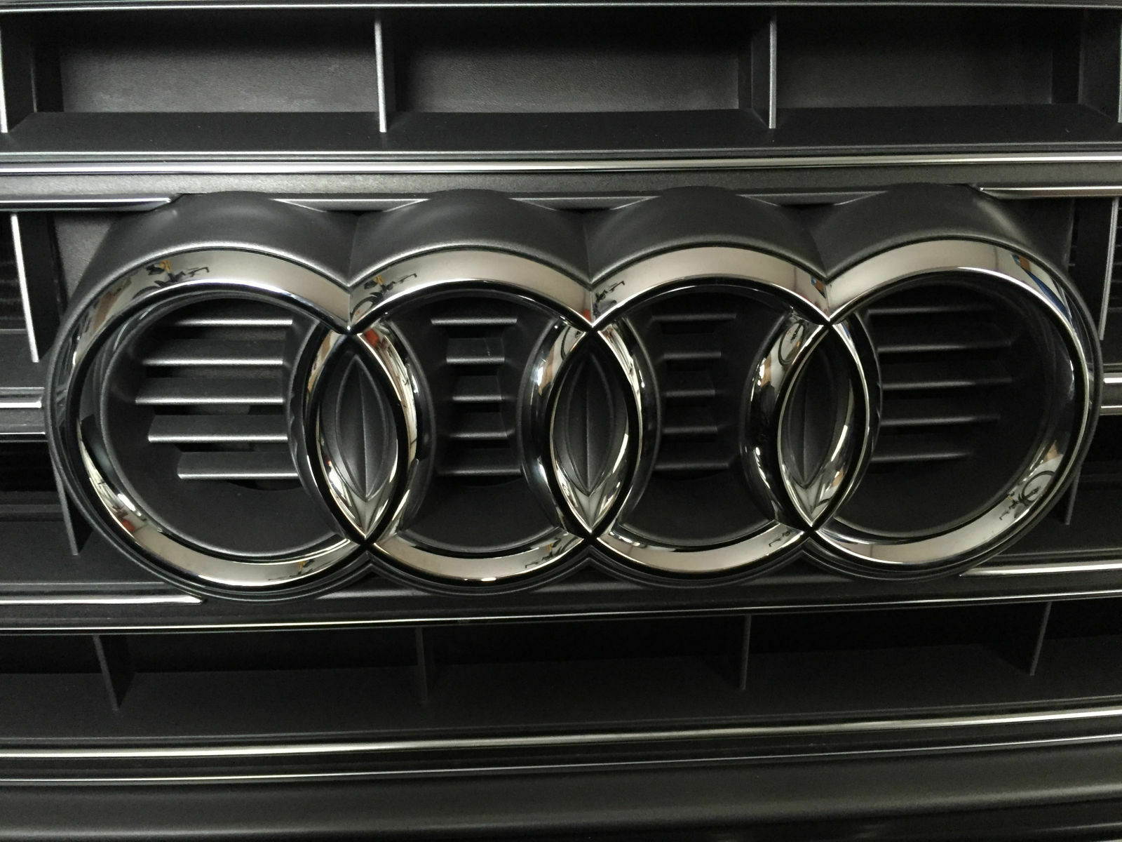 Kühlergrill gewechselt!