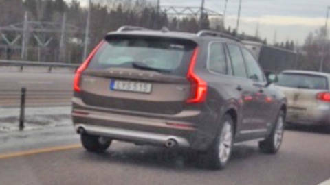 Der XC90 legt sein Tarnkleid ab...