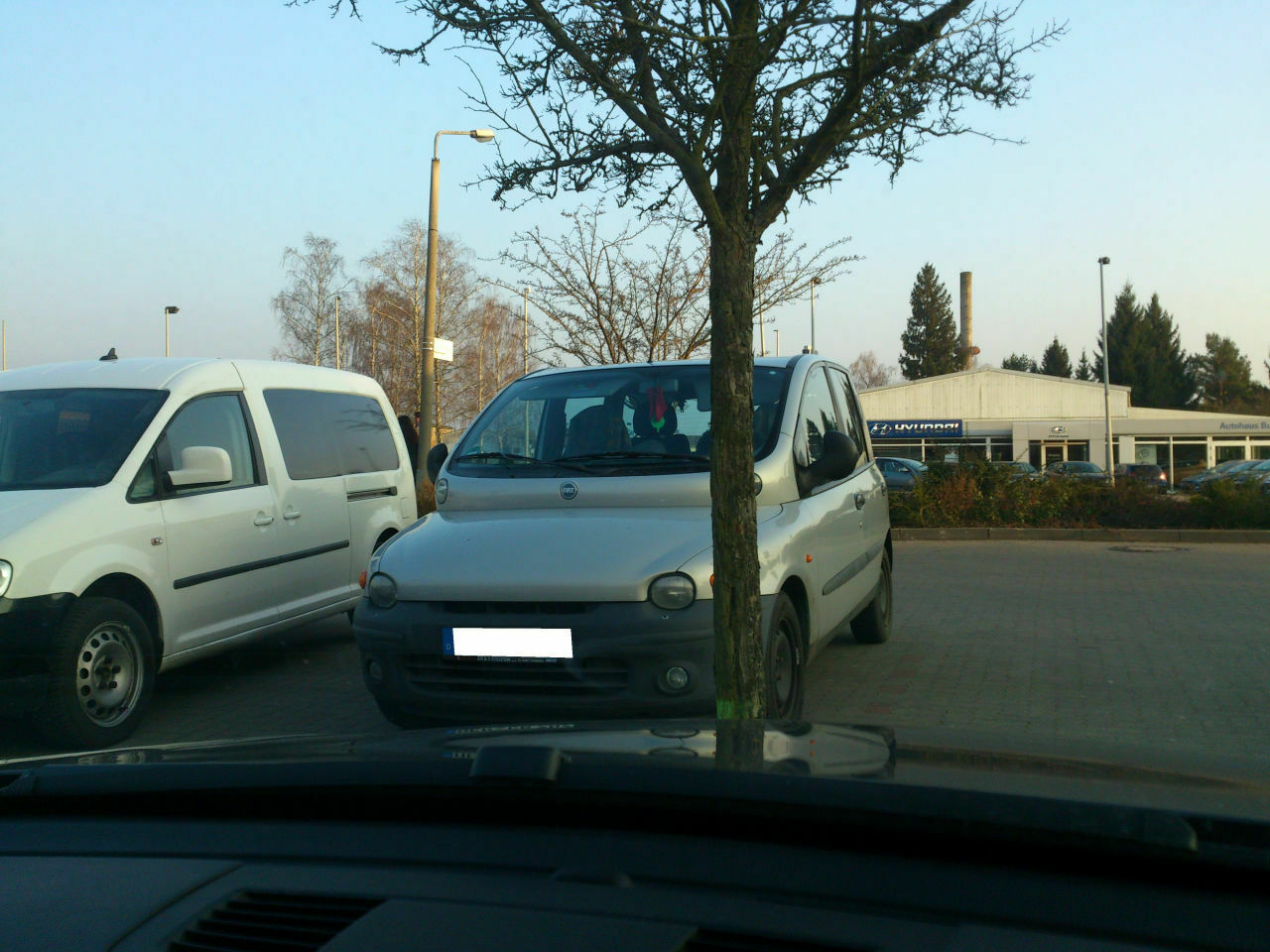 Der Schrottplatz - Spiegelsymmetrisch des Showrooms