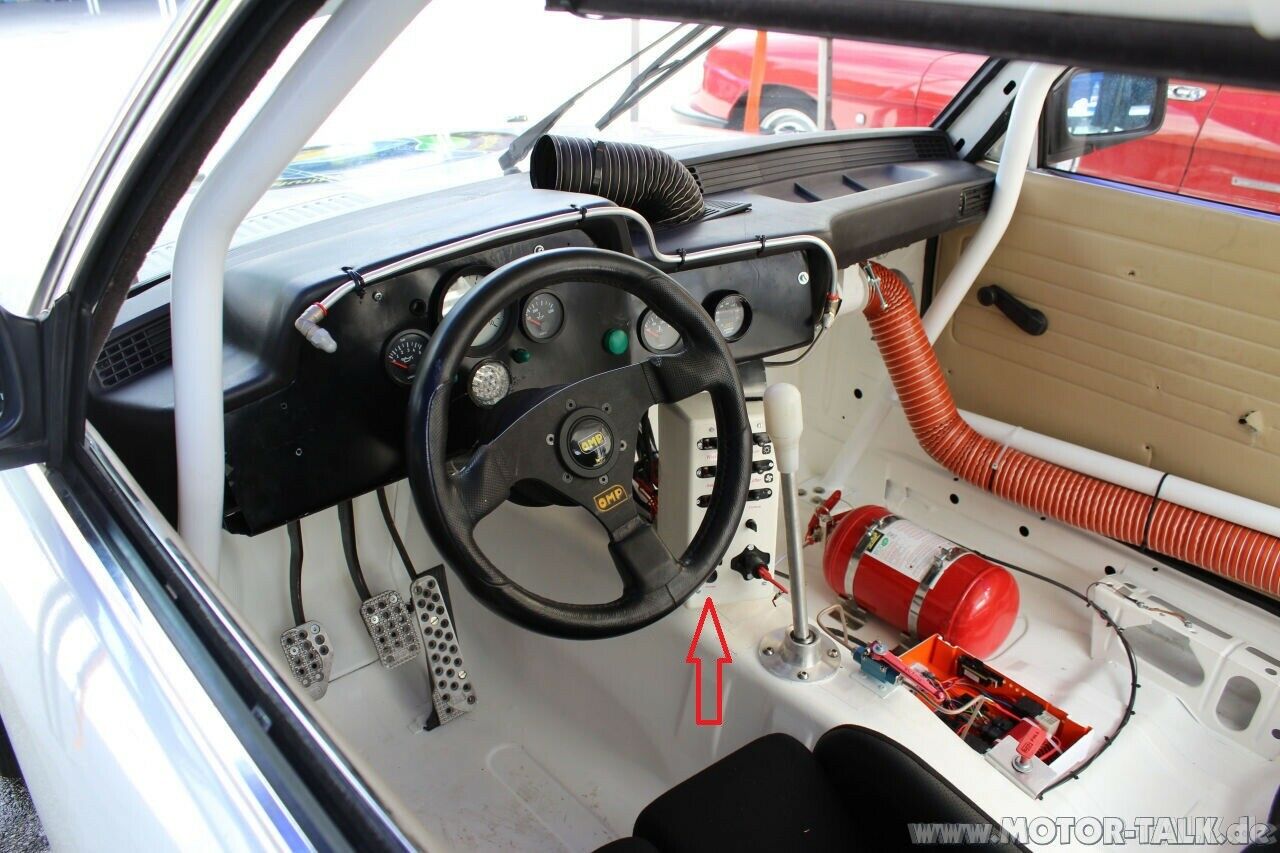 M10B18 mit Doppelvergaser: Gasgestänge, Luftfilter