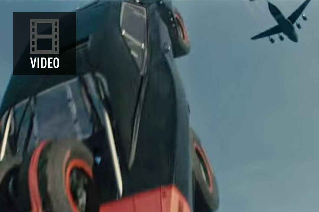 Fallschirmsprung für Petrolheads: In "Furious 7" beschleunigen die Autos schneller als je zuvor