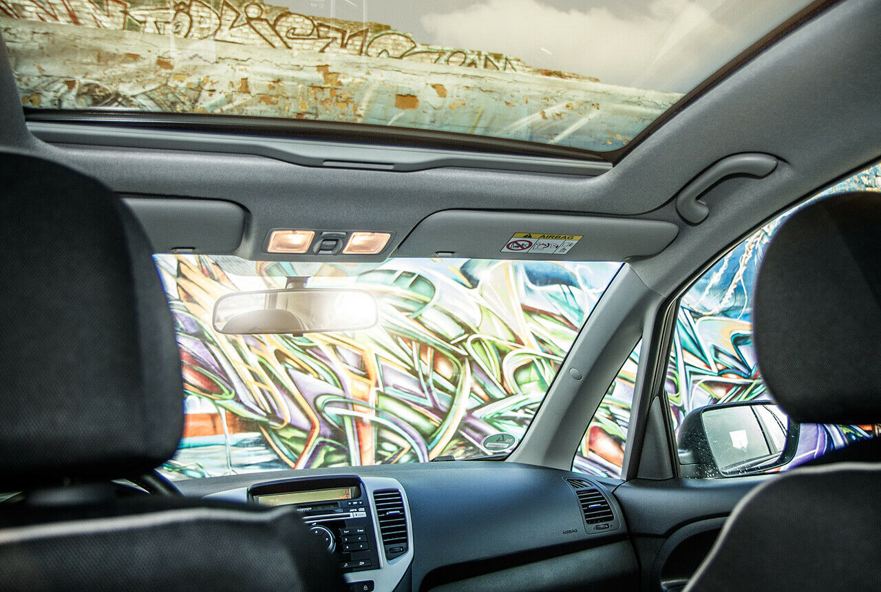 Etwas Luxus im Günstig-Van: das Glasdach kostet 900 Euro