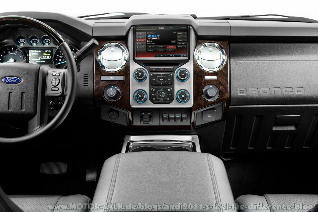2016-ford-svt-bronco-3-dashboard