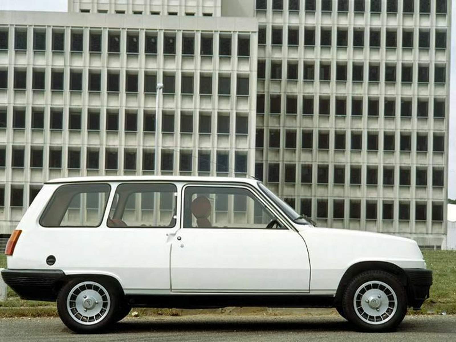 827104e5bf9ffad8fba34092772e9c2a