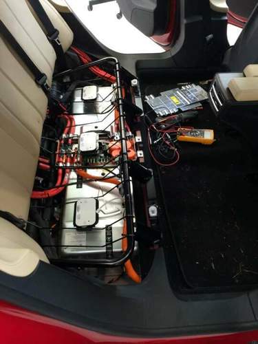 Doppellader-unter-rueckbank