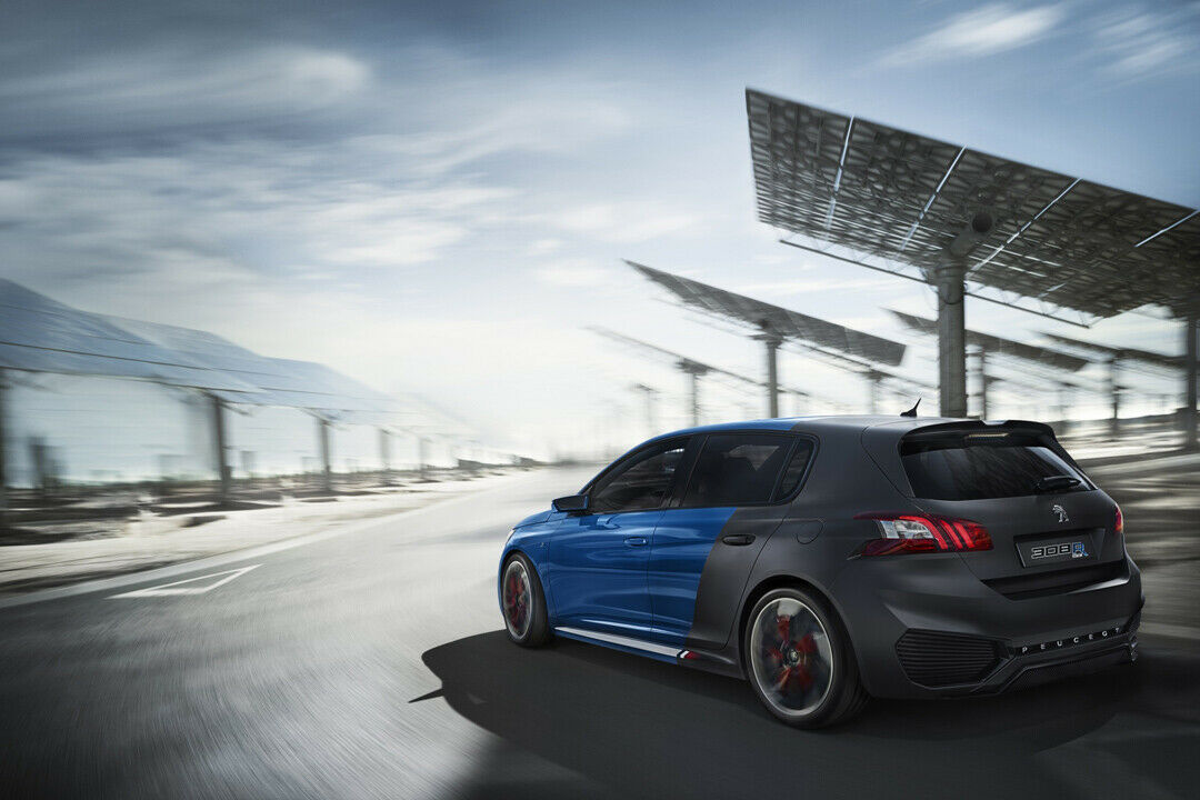 Die große Lithium-Ionen-Batterie soll den Normverbrauch des Peugeot 308 R Hybrid auf 2,9 Liter je 100 Kilometer drücken