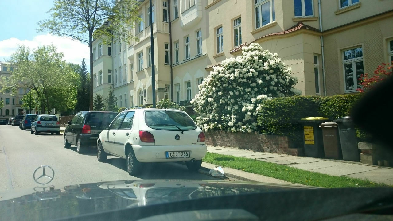 Der Schrottplatz - Spiegelsymmetrisch des Showrooms