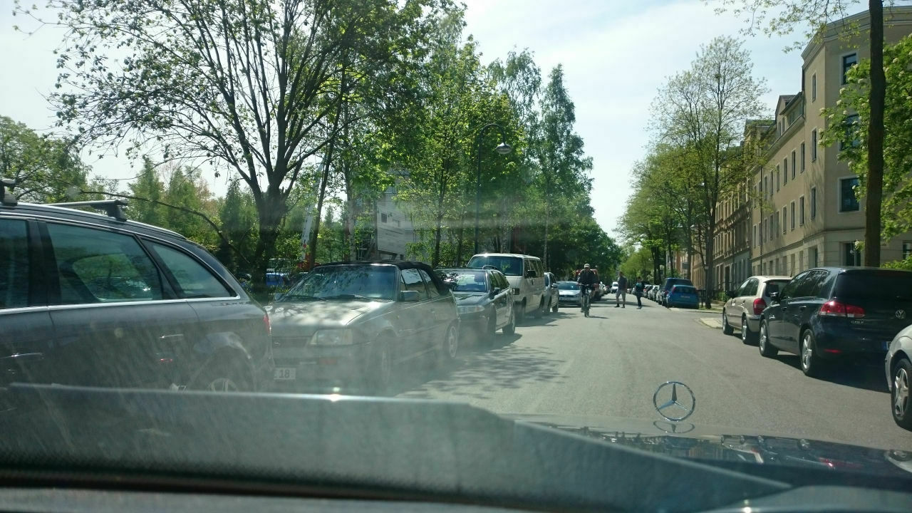 Der Schrottplatz - Spiegelsymmetrisch des Showrooms