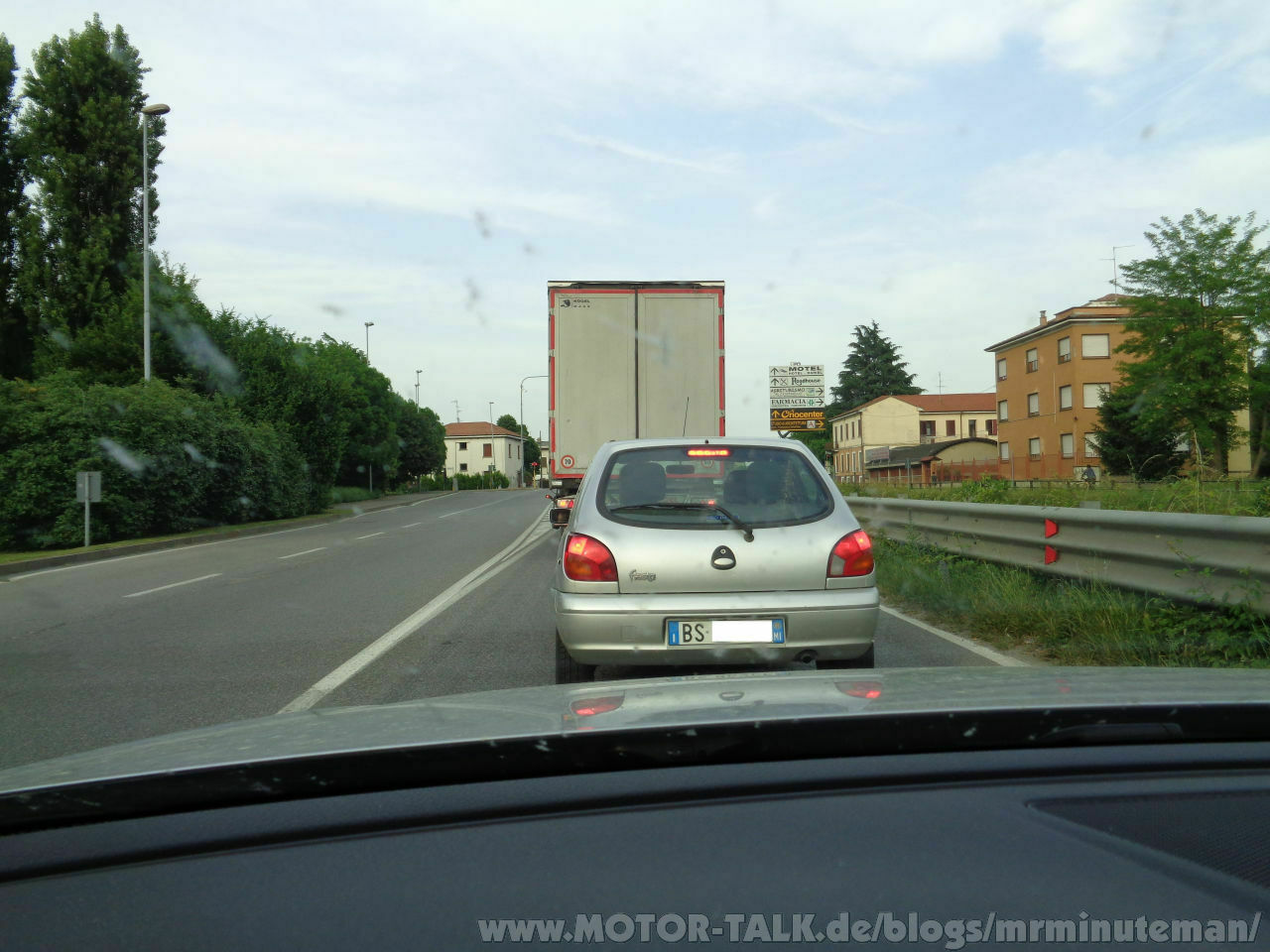 Der Schrottplatz - Spiegelsymmetrisch des Showrooms