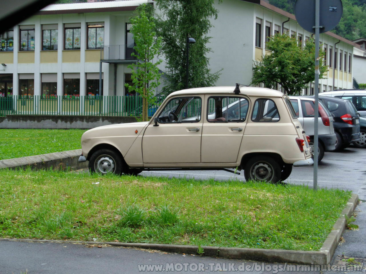 Der Schrottplatz - Spiegelsymmetrisch des Showrooms