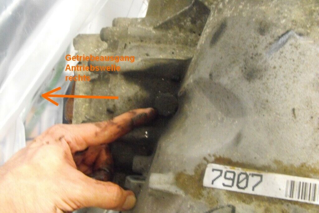 Wasserablaufventil über dem Getriebe wechseln
