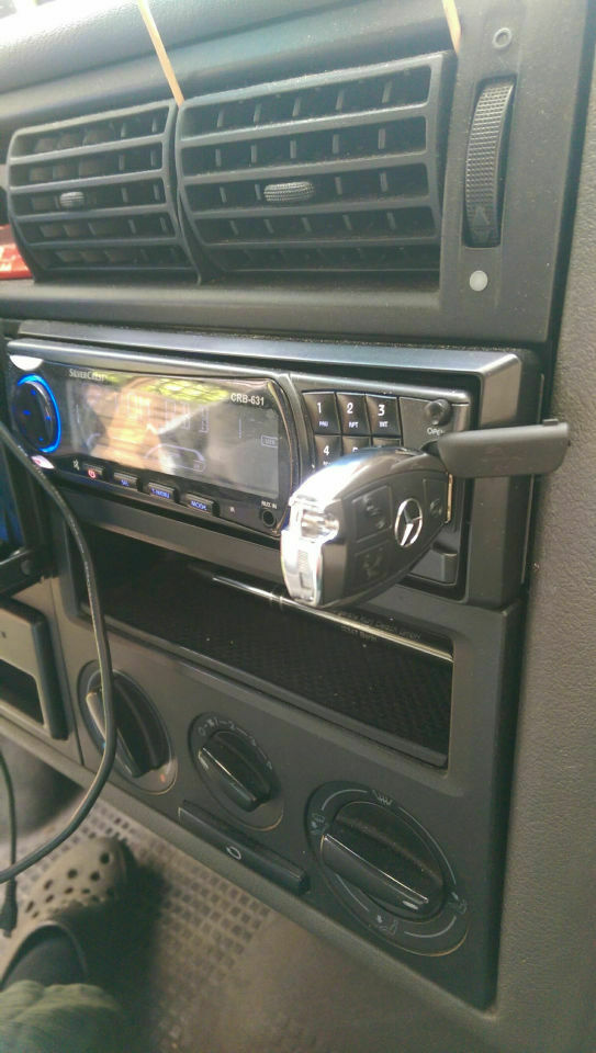 Der Schrottplatz - Spiegelsymmetrisch des Showrooms