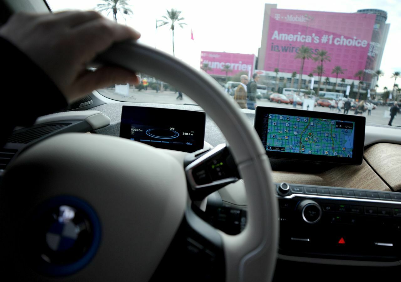 Inrix-Navi in einem BMW i3: Der bayrische Hersteller wird den neuen Parkplatz-Suchdienst als erster Autohersteller anbieten