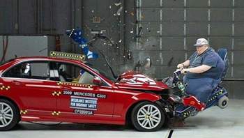 Dicker-mann-gegen-auto-witzig