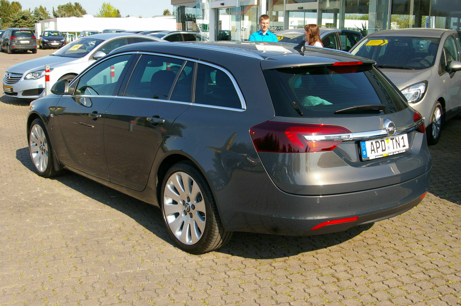 Edel-Laster als Jahreswagen: Audi A4 2.0 TDI Avant oder Mercedes C220 T-Modell?