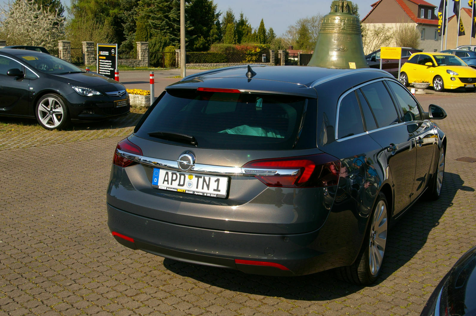 Edel-Laster als Jahreswagen: Audi A4 2.0 TDI Avant oder Mercedes C220 T-Modell?