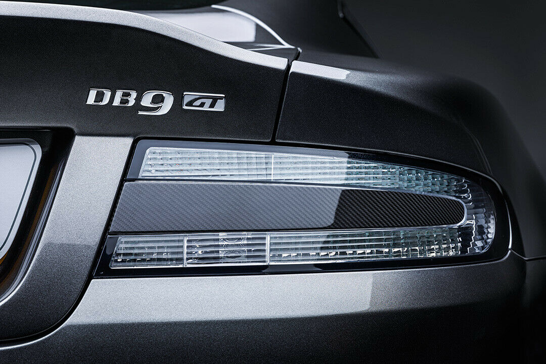 Die Carbon-Einsätze für die Leuchten des Aston Martin DB9 GT müssen optional geordert werden