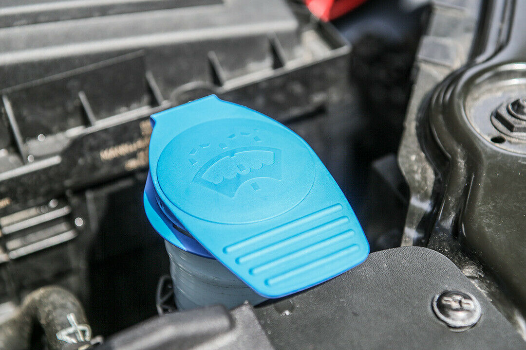 Vor dem Urlaub die Scheibenreinigungsfl&uuml;ssigkeit auff&uuml;llen